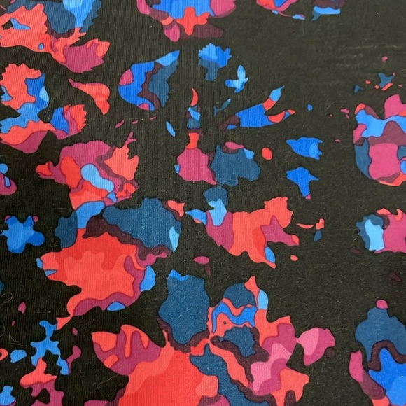 LULULEMLON | black tank with blue-purple design - Picture 5 of 6